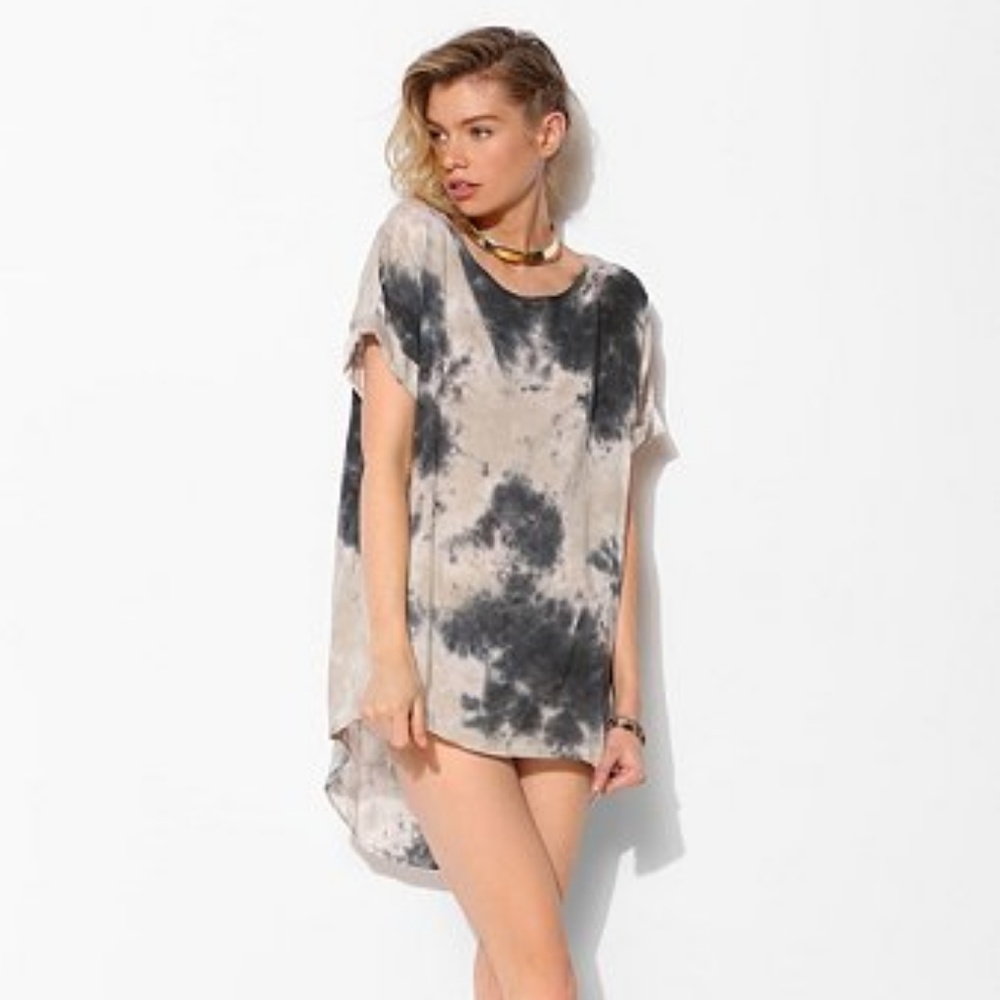Urban Outfitters Moon and Sky Tie Dye High Low Top